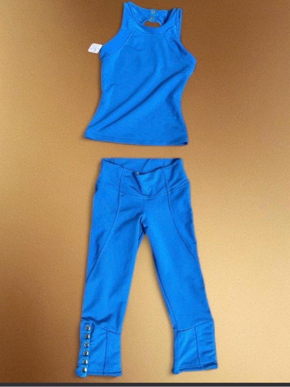 Babalù Athletic cropped Leggings & Tank. Metallic snaps accent. One Size (small)